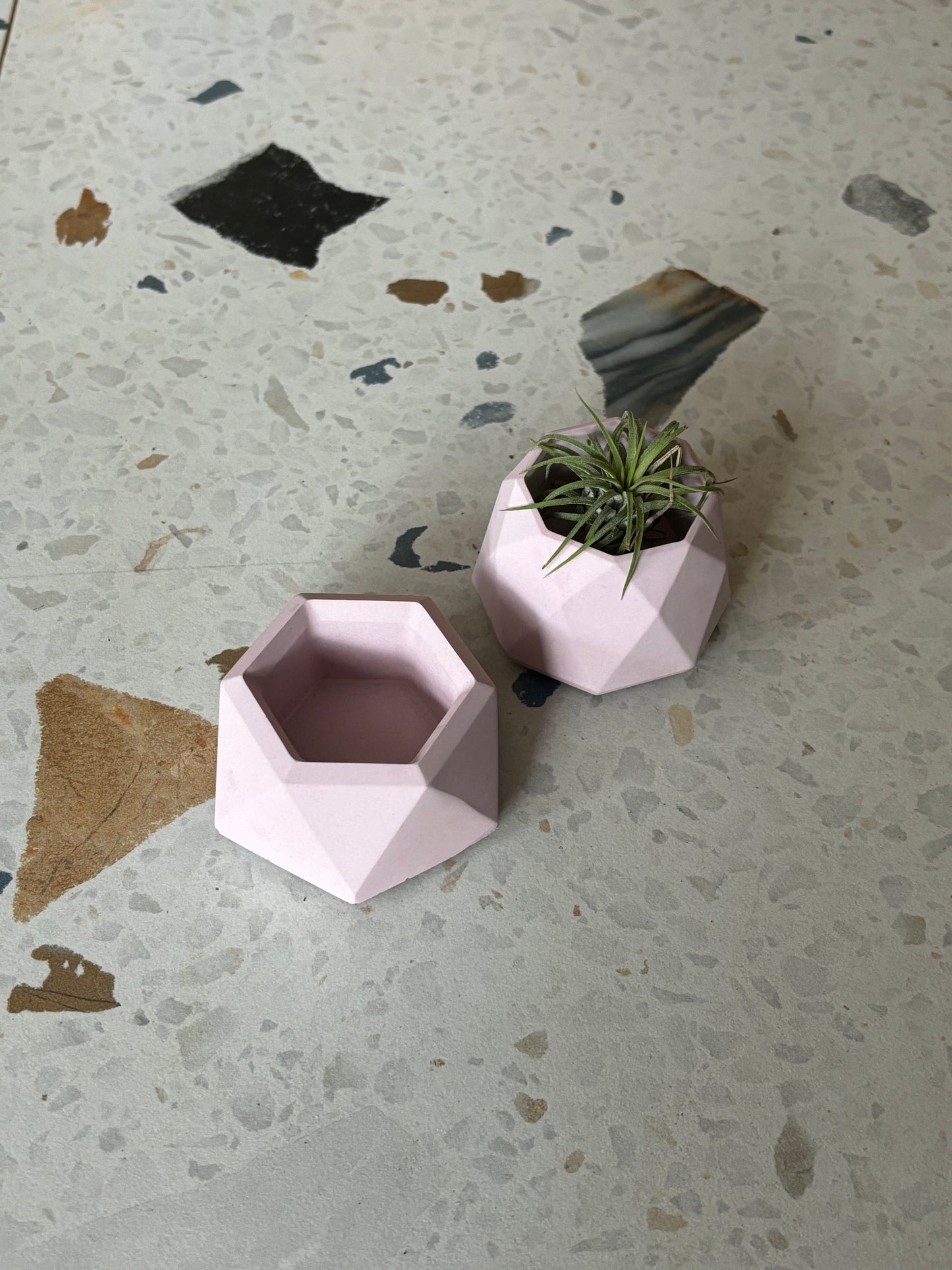 Mini pot géometrique en béton